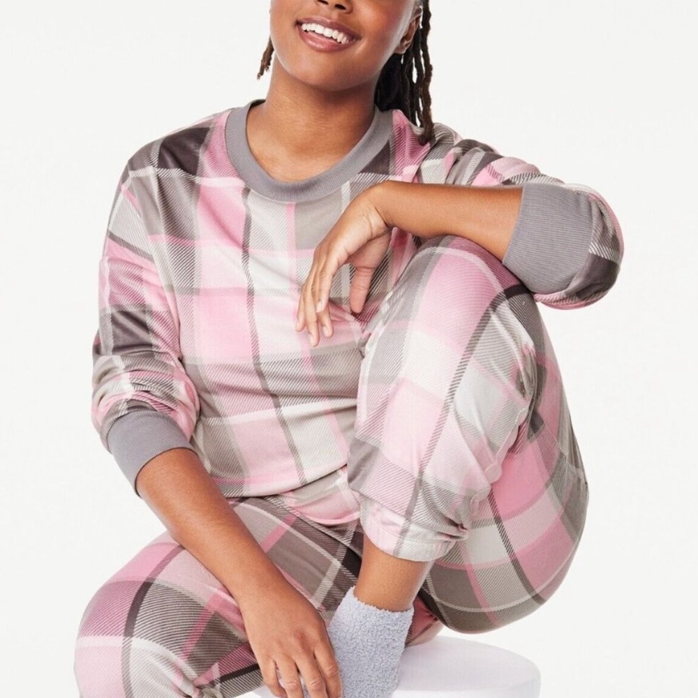 Women’s Pink Plaid Velour Pajama Set